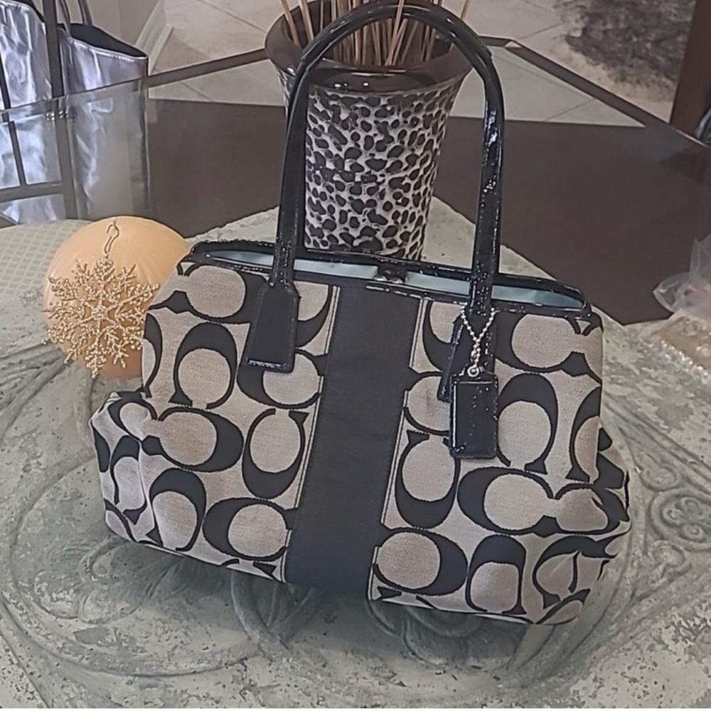 AUTHENTIC COACH SHOULDER BAG